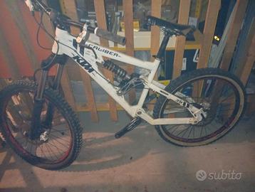 Mountain Bike Downhill KTM Caliber