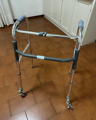 Deambulatore pieghevole a due ruote