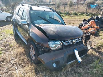 DUSTER 1.6 GPL 110 CV LAUREATE 2015 INCIDENTATA 21