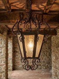 LAMPADA SOSPESA IN FERRO BATTUTO A MANO 