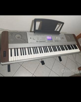 Pianoforte Portable Gran Piano Yamaha DGX 640