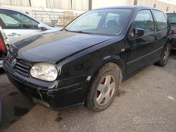 Volkswagen golf 4 anno 1998 ricambi usati