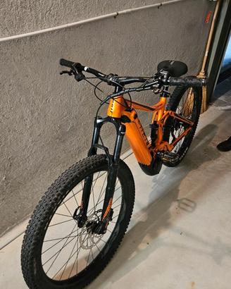 Mountain bike elettrica come nuova
