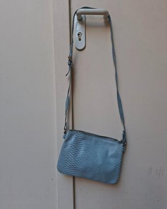 Borsetta a tracolla Carpisa in ecopelle azzurra