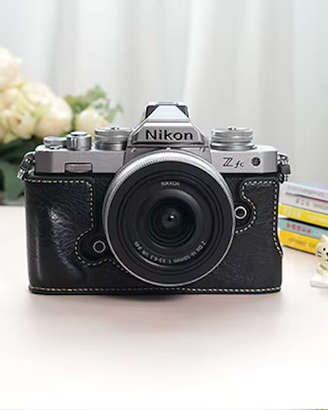 Nikon ZFC - mezza custodia simil pelle