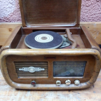 Antica radio giradischi Bacchini mod 226