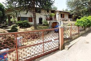 Immobile in asta di 609 m² con 4 locali a Moncalie