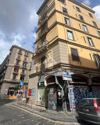 NEGOZIO A NAPOLI