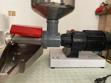 Passa pomodoro elettrico