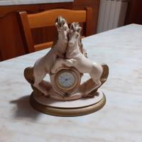 Soprammobile 15 x 15 cm con 2 cavalli e orologio