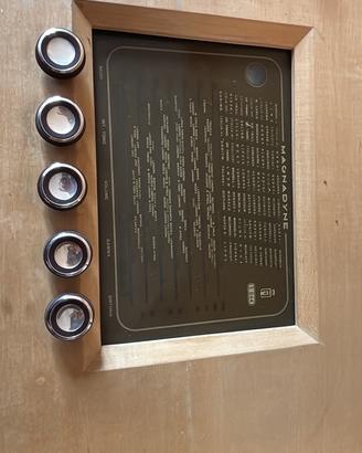 Mobile giradischi e radio in legno di metà secolo