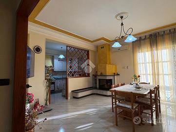 6 LOCALI A SELLIA MARINA