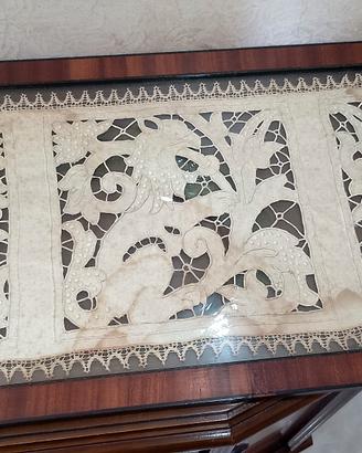 Antico vassoio legno ricamo sottovetro Grifone