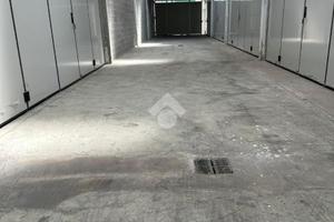 NEGOZIO A GARBAGNATE MILANESE