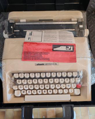 Macchina da scrivere Olivetti