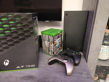 Xbox Series X con scatola giochi accessori