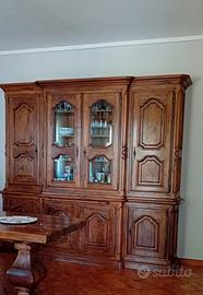elegante e capiente  mobile in legno massello 