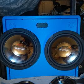 Amplificatore con altoparlanti  woofer 