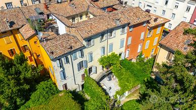 4 LOCALI A PARMA