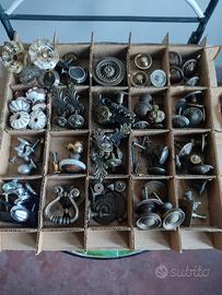 lotto pomoli vecchi in ottone 