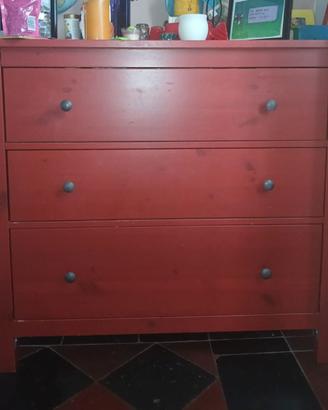 Cassettiera Hemnes Ikea rossa