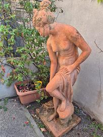 Statua venere al bagno