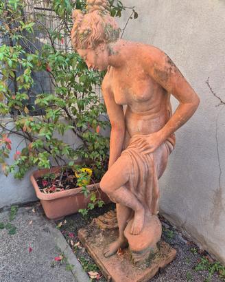 Statua venere al bagno
