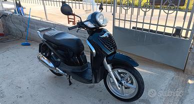 Scarabeo Light 200