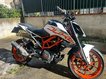 Moto ktm duke 390