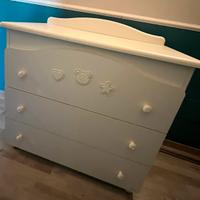 Cassettiera cameretta in legno bianco