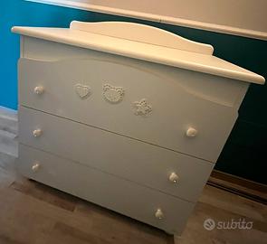 Cassettiera cameretta in legno bianco