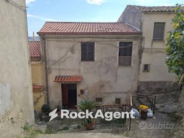 Casa indipendente di 90 m² con 2 locali a Gioiosa 