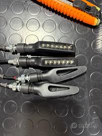 Frecce led sequenziali