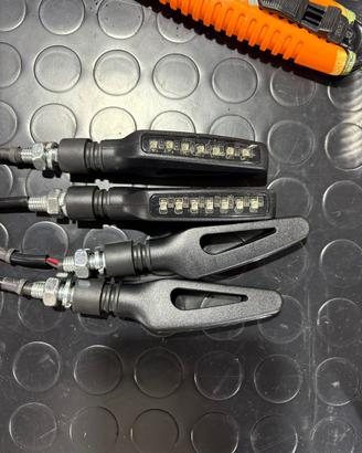 Frecce led sequenziali