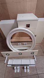 Mobili bagno con specchio e mensola porta faretti
