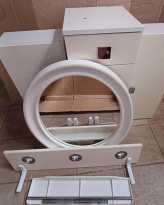 Mobili bagno con specchio e mensola porta faretti