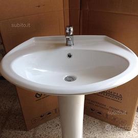 Lavandino con colonna e miscelatore