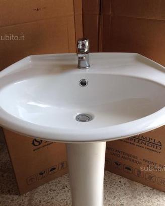 Lavandino con colonna e miscelatore