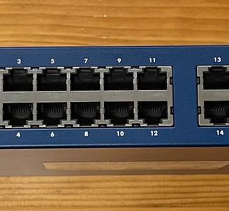 NETGEAR Switch gigabit Smart 24 porte GS724T V4