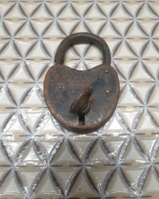 antico lucchetto molto vintage 