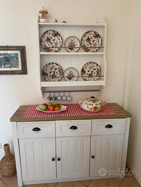 Piattaia e credenza