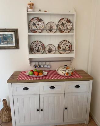 Piattaia e credenza
