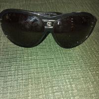 occhiali da sole con custodia 