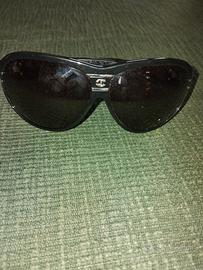 occhiali da sole con custodia 