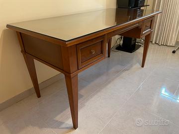 Scrivania in noce