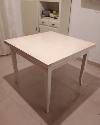 Tavolo allungabile color crema + 6 sedie € 160