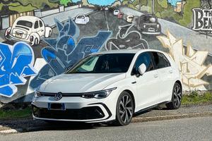 Volksagen Golf 8 1.5 tsi  R-line