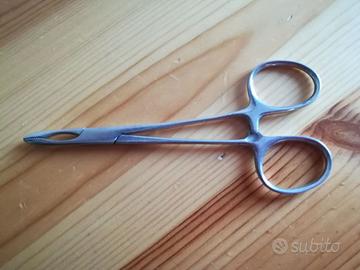 pinza emostatica