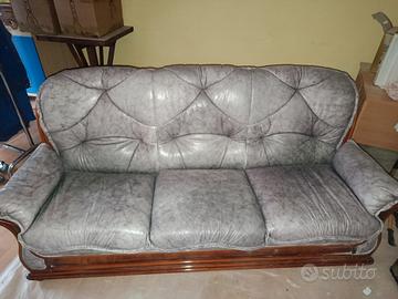 2 Divani in pelle uguali 