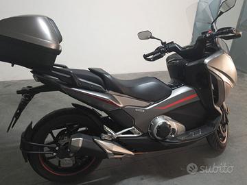 Honda Integra 750S